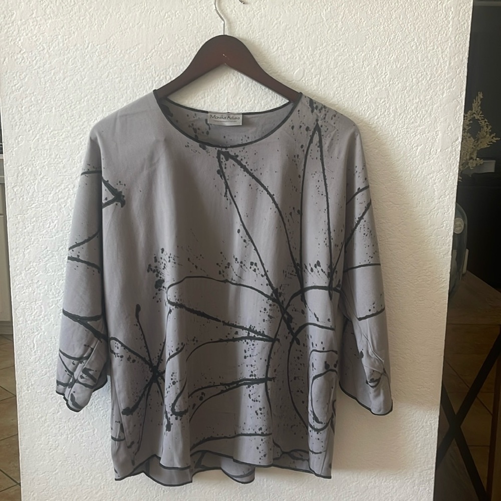 Dale Top - Silver Rayón - Hand Painted African Inspired Design